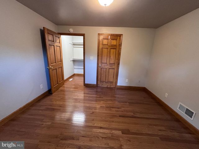 228 N CENTRE AVE, Leesport, PA 19533