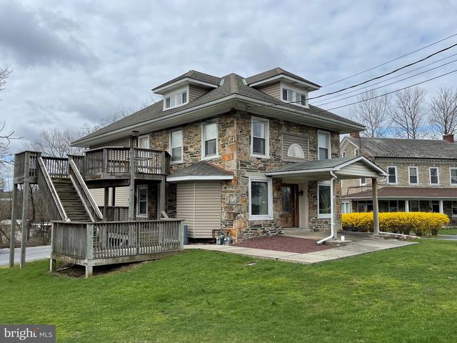 228 N CENTRE AVE, Leesport, PA 19533