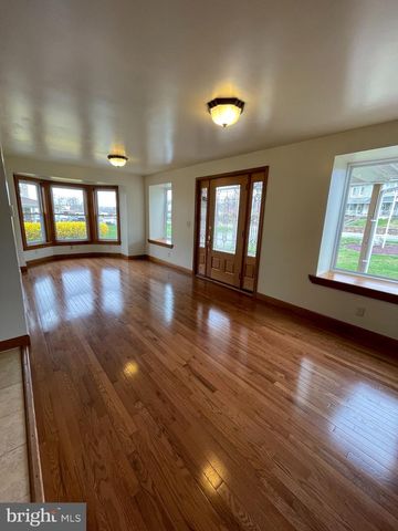 228 N CENTRE AVE, Leesport, PA 19533