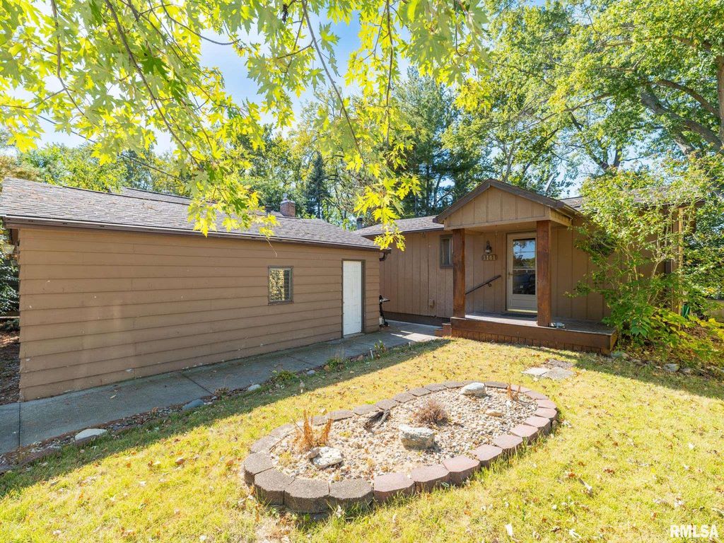 1141 SUNSET Drive, East Peoria, IL 61611