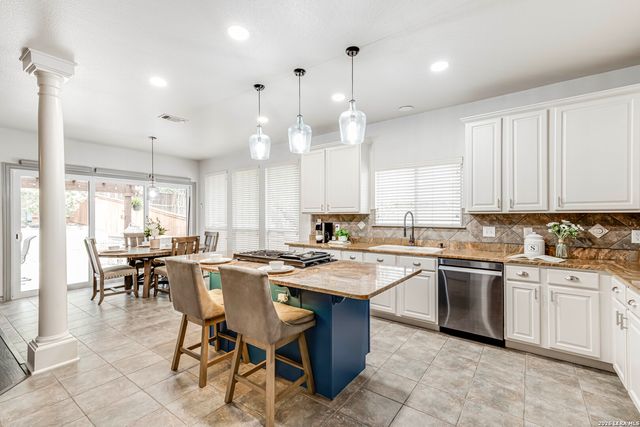 1739 La Mancia, San Antonio, TX 78258