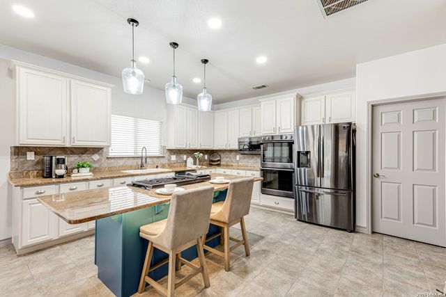 1739 La Mancia, San Antonio, TX 78258