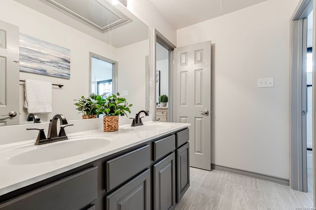 1739 La Mancia, San Antonio, TX 78258