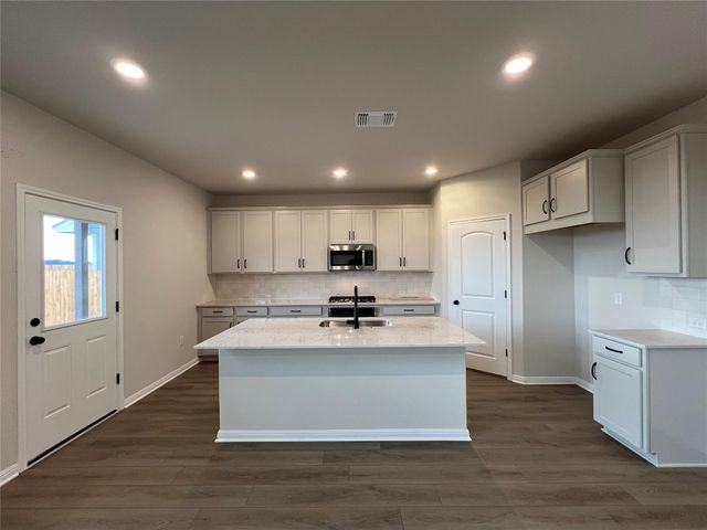 310 Willow Heights DR, Hutto, TX 78634