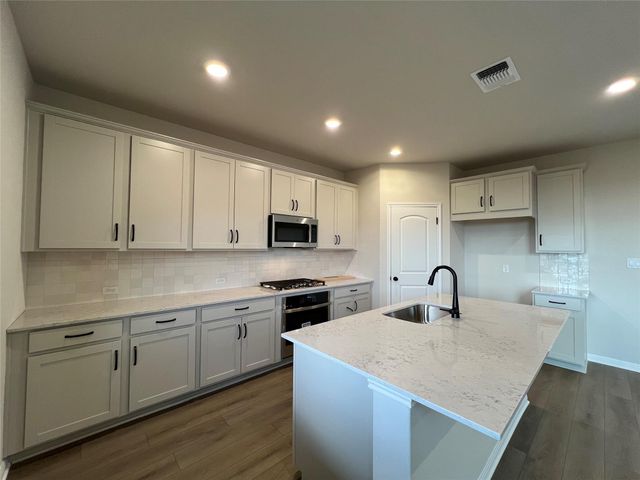 310 Willow Heights DR, Hutto, TX 78634