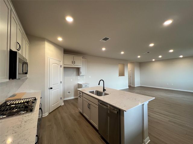 310 Willow Heights DR, Hutto, TX 78634