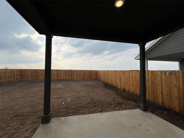 310 Willow Heights DR, Hutto, TX 78634