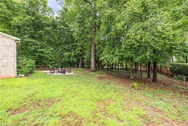 8 Elm Grove Way, Greensboro, NC 27405