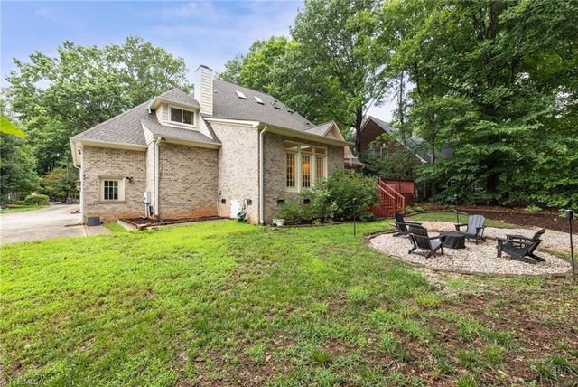 8 Elm Grove Way, Greensboro, NC 27405