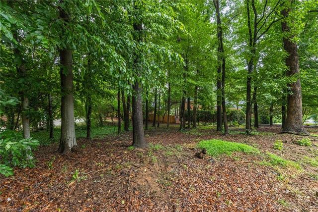 8 Elm Grove Way, Greensboro, NC 27405