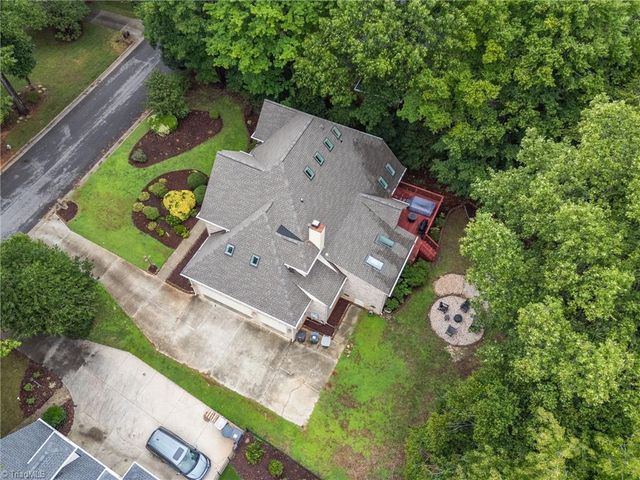 8 Elm Grove Way, Greensboro, NC 27405