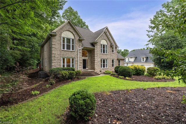 8 Elm Grove Way, Greensboro, NC 27405