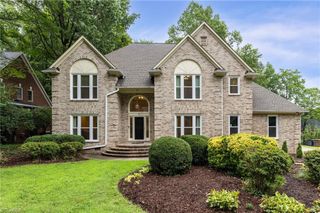 8 Elm Grove Way, Greensboro, NC 27405