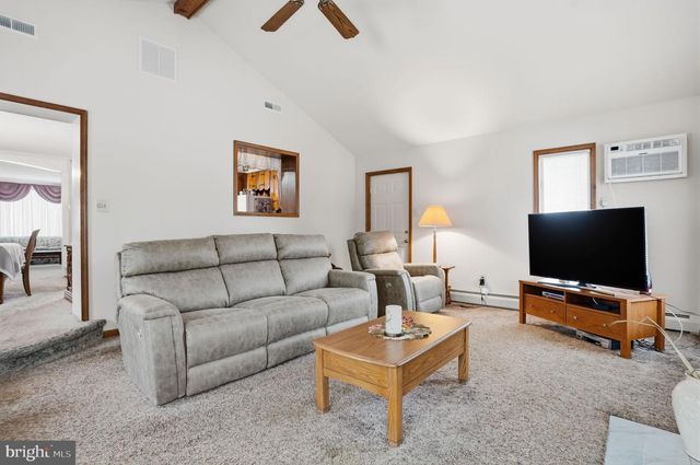 33 HENRY AVE, Feasterville Trevose, PA 19053