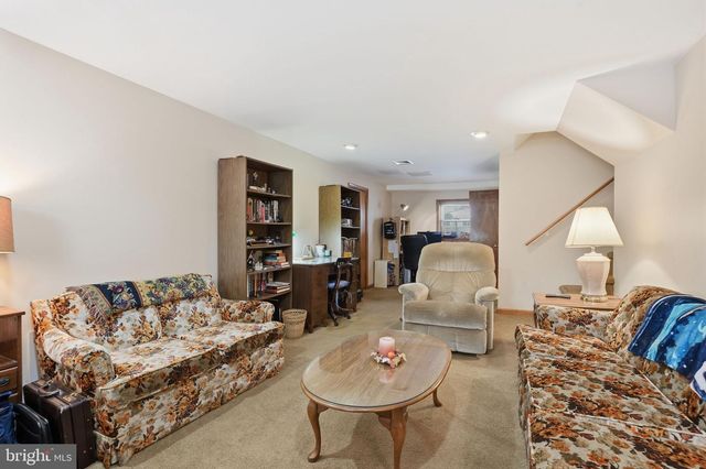 33 HENRY AVE, Feasterville Trevose, PA 19053