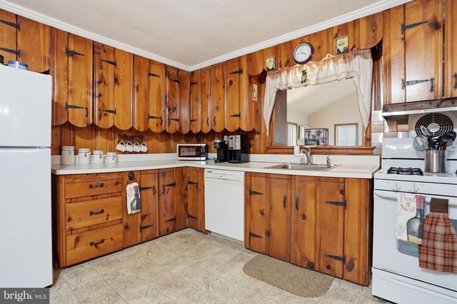 33 HENRY AVE, Feasterville Trevose, PA 19053