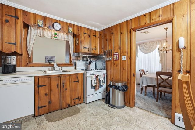 33 HENRY AVE, Feasterville Trevose, PA 19053