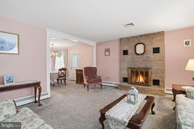 33 HENRY AVE, Feasterville Trevose, PA 19053