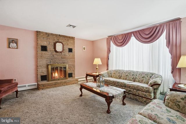 33 HENRY AVE, Feasterville Trevose, PA 19053