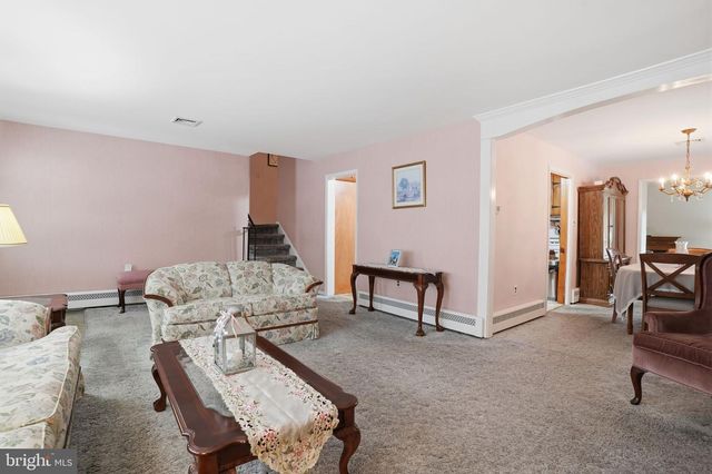 33 HENRY AVE, Feasterville Trevose, PA 19053