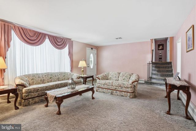 33 HENRY AVE, Feasterville Trevose, PA 19053