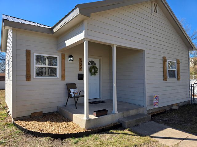 309 C Street NW, Miami, OK 74354