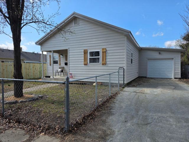 309 C Street NW, Miami, OK 74354