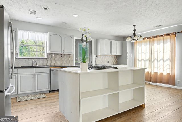 376 Doe Lane, Mansfield, GA 30055