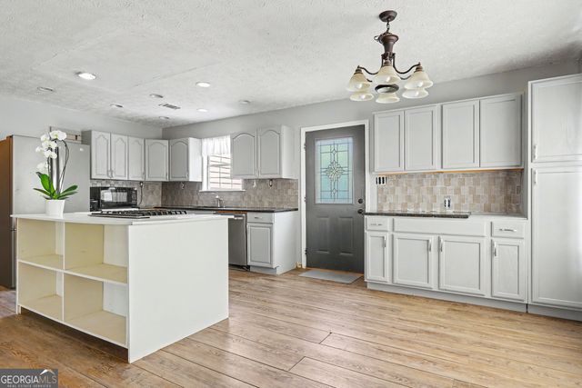 376 Doe Lane, Mansfield, GA 30055