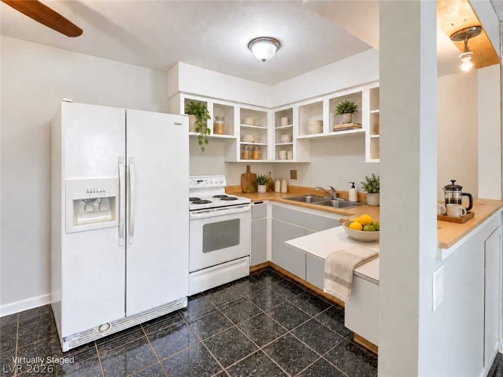 615 South Royal Crest Circle 16, Las Vegas, NV 89169 — photo 5