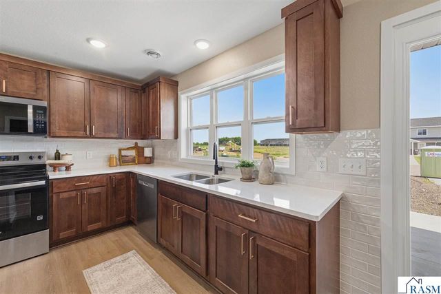 200 E Connie Lane, Eagle Lake, MN 56024