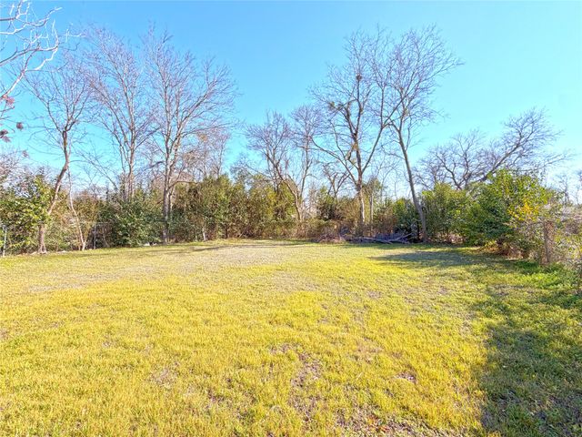 203 W Nolan Street, Lorena, TX 76655