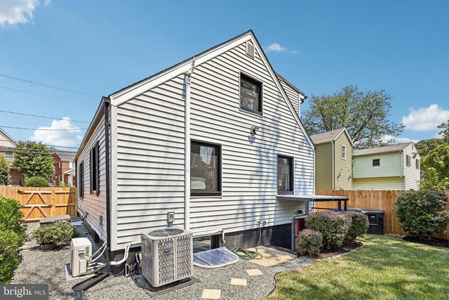 2408 2ND ST S, Arlington, VA 22204