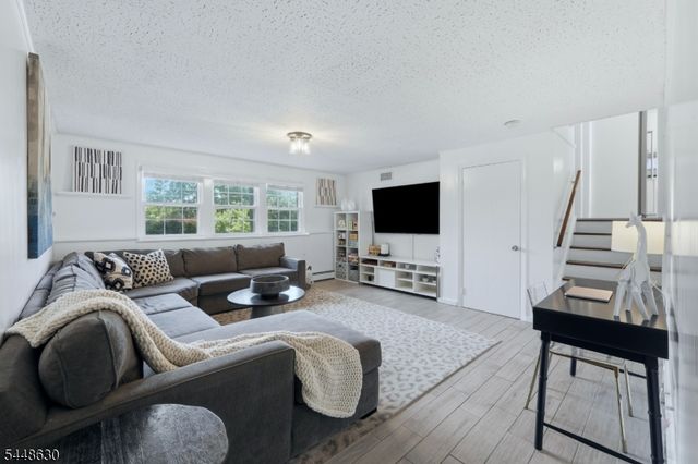 275 Wyoming Ave, Maplewood Twp., NJ 07040