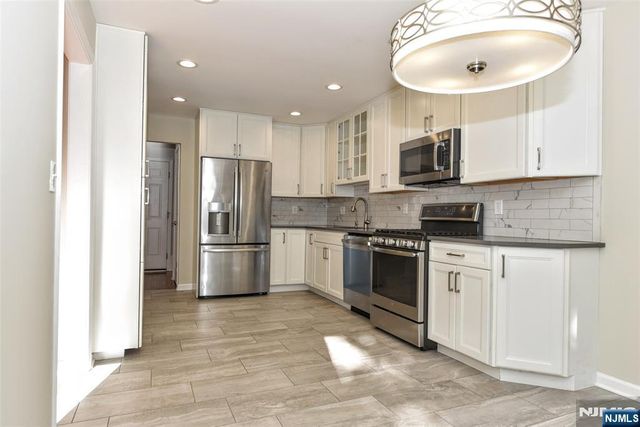 5 Hansen Place, Wayne, NJ 07470