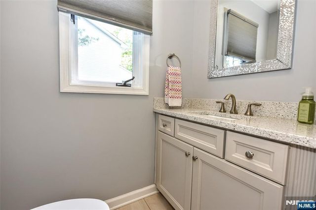 5 Hansen Place, Wayne, NJ 07470