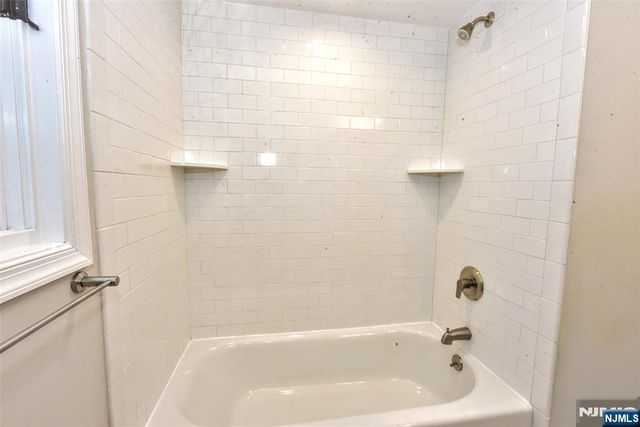 5 Hansen Place, Wayne, NJ 07470