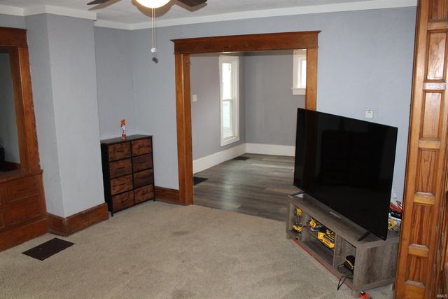 215 E Keyser St, Garrett, IN 46738