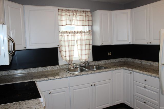 215 E Keyser St, Garrett, IN 46738