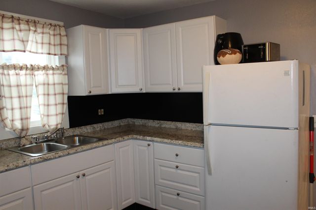 215 E Keyser St, Garrett, IN 46738