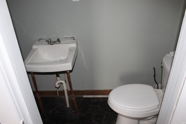 215 E Keyser St, Garrett, IN 46738