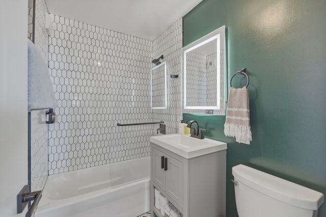 2626 N Lakeview Avenue 2601, Chicago, IL 60614