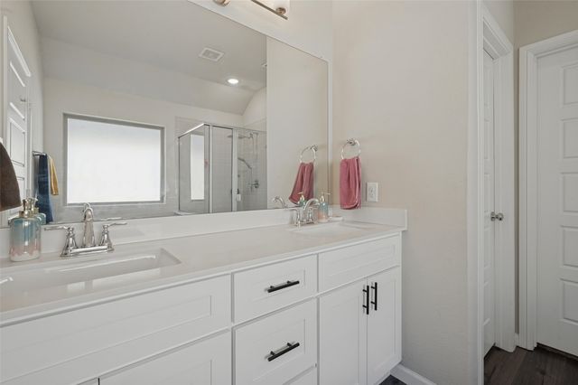 632 Cherry Hills Road, Red Oak, TX 75154