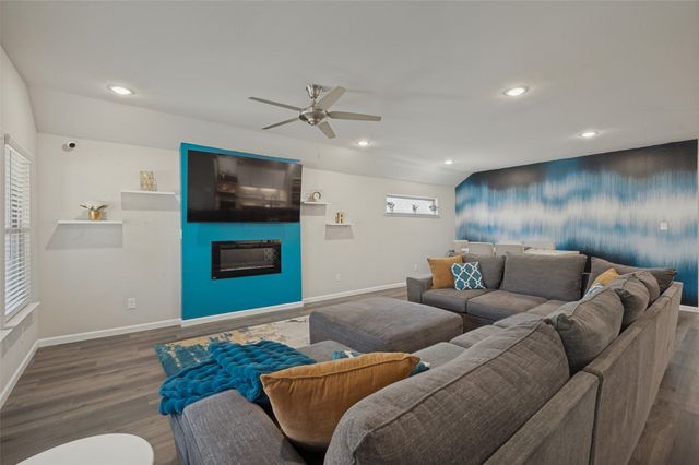 632 Cherry Hills Road, Red Oak, TX 75154
