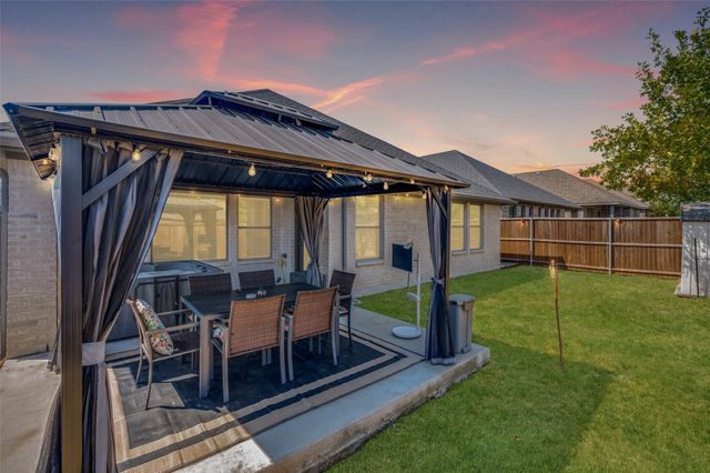 632 Cherry Hills Road, Red Oak, TX 75154