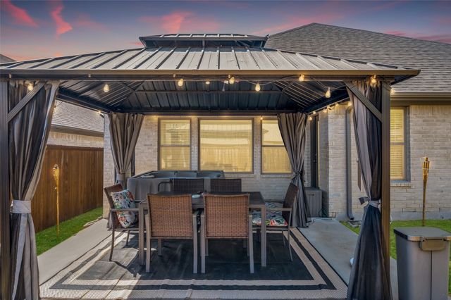 632 Cherry Hills Road, Red Oak, TX 75154