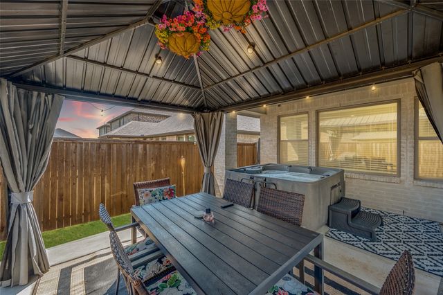 632 Cherry Hills Road, Red Oak, TX 75154