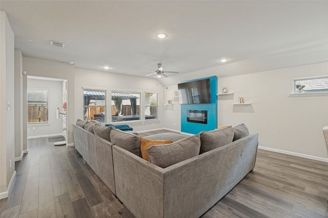 632 Cherry Hills Road, Red Oak, TX 75154