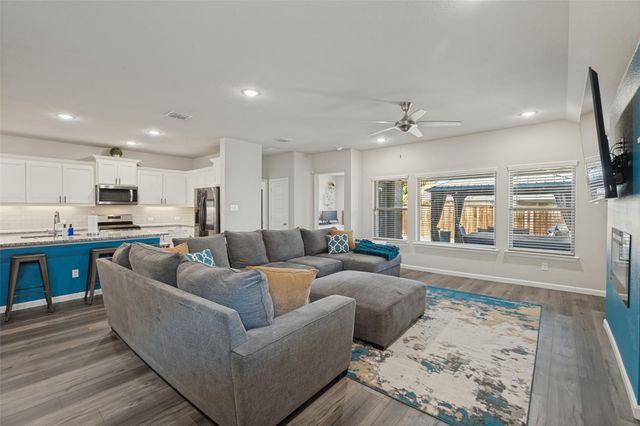 632 Cherry Hills Road, Red Oak, TX 75154