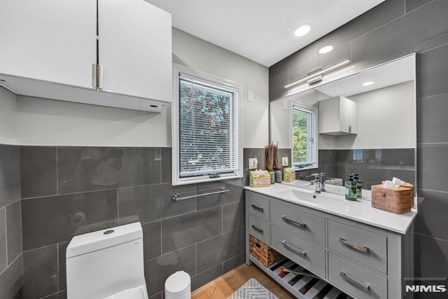 57 Hemlock Road, Little Falls, NJ 07424